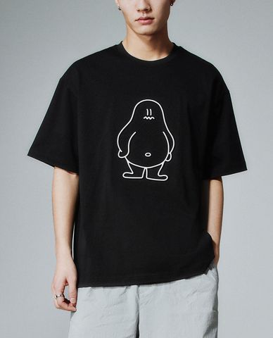  URBAN REVIVO - Áo thun nam cổ tròn tay ngắn in họa tiết 