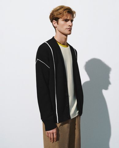  URBAN REVIVO - Áo khoác cardigan nam cổ V tay dài thời thượng 