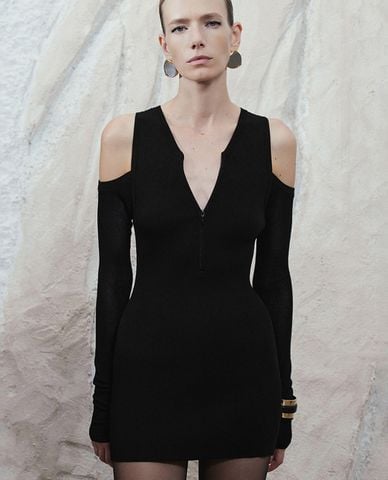  URBAN REVIVO - Đầm dệt kim mini cổ V tay dài Cold Shoulder 