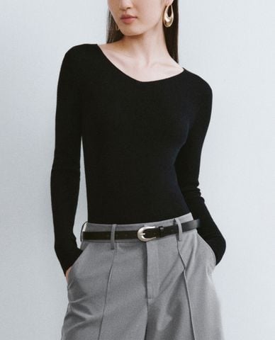  URBAN REVIVO - Áo thun nữ cổ V tay dài thời thượng 