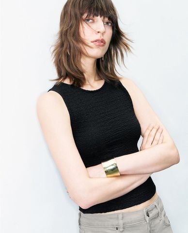  URBAN REVIVO - Áo sát nách cổ tròn phom ôm nữ tính 