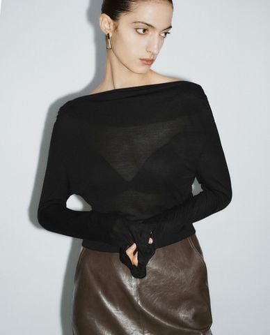  URBAN REVIVO - Áo kiểu nữ khoe vai trần sang trọng 