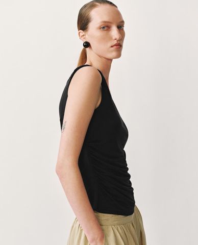  URBAN REVIVO - Áo sát nách nữ cổ V hiện đại 