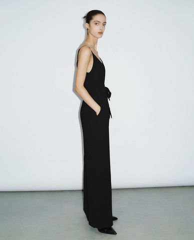  URBAN REVIVO - Jumpsuit hai dây phối thắt lưng hiện đại 