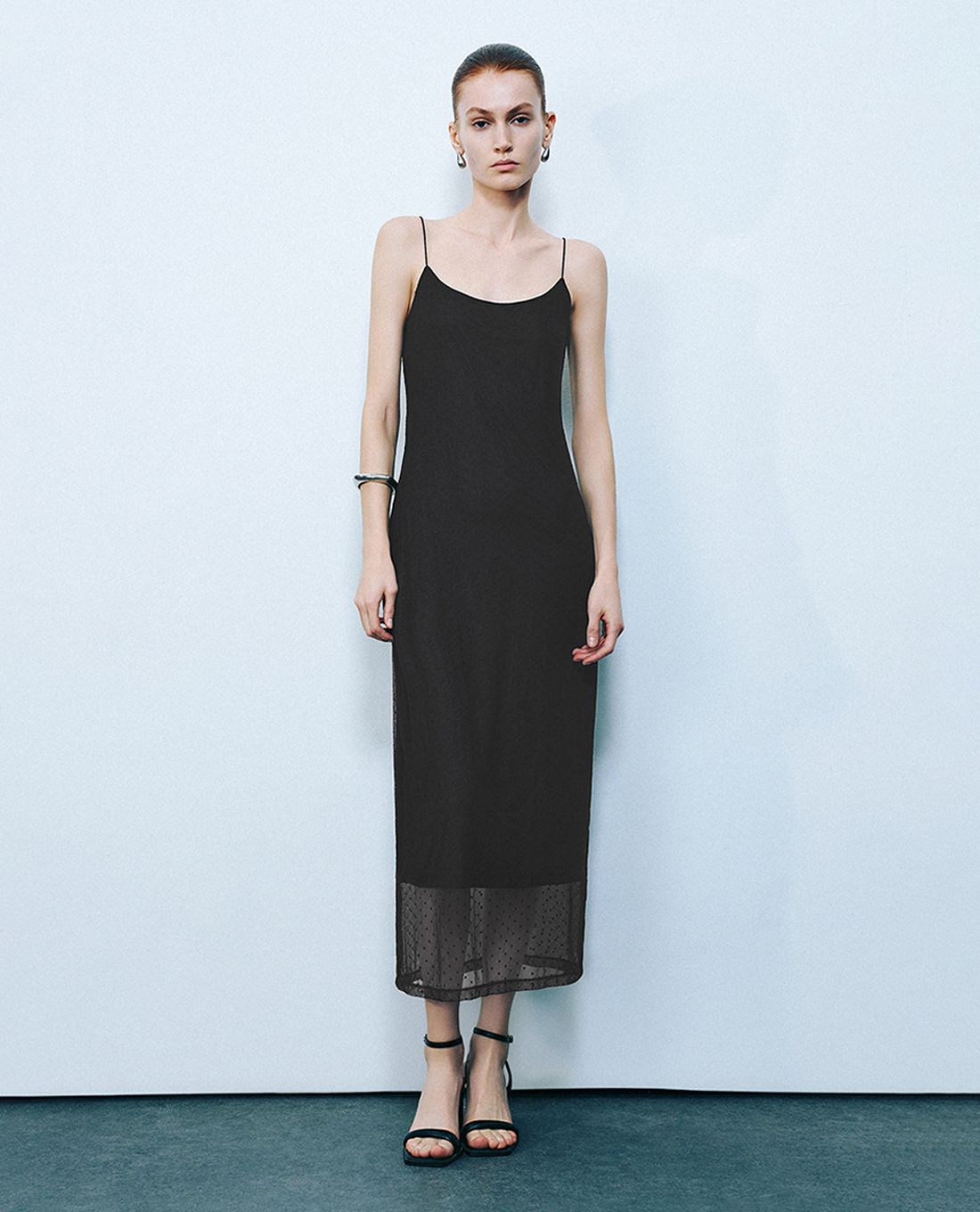 URBAN REVIVO - Đầm hai dây phom midi phối voan Cami