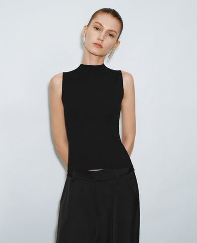  URBAN REVIVO - Áo sát nách dệt kim cổ trụ phom ôm nữ tính 