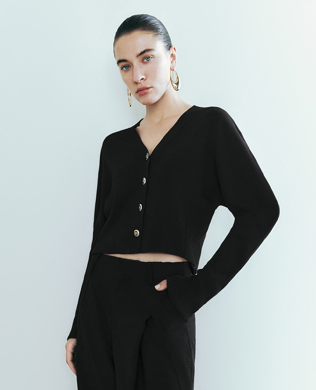 URBAN REVIVO - Áo khoác cardigan nữ cổ V tay dài Skinny