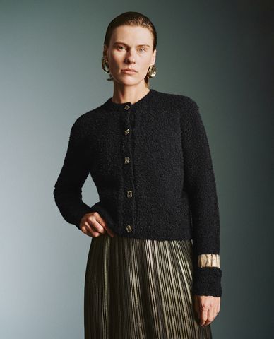  URBAN REVIVO - Áo khoác cardigan nữ cổ tròn tay dài Cropped 