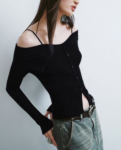  URBAN REVIVO - Áo trễ vai nữ dệt kim phom ôm nữ tính 