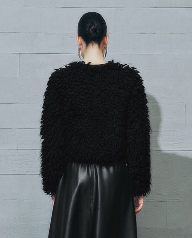  URBAN REVIVO - Áo sweater nữ cổ tròn lông xù 