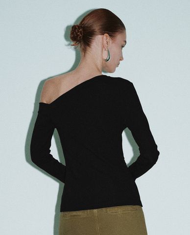  URBAN REVIVO - Áo trễ vai nữ dệt kim tay dài One Shoulder 