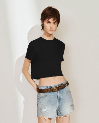  URBAN REVIVO - Áo croptop nữ cổ tròn tay ngắn 