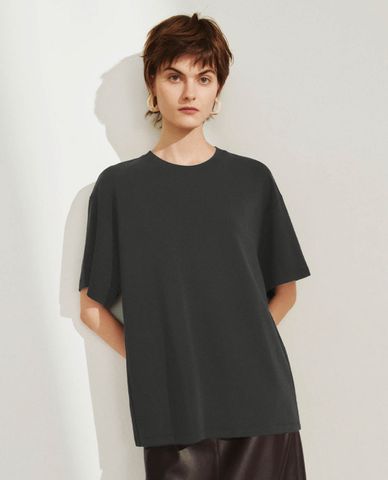  URBAN REVIVO - Áo thun nữ cổ tròn tay ngắn hiện đại 