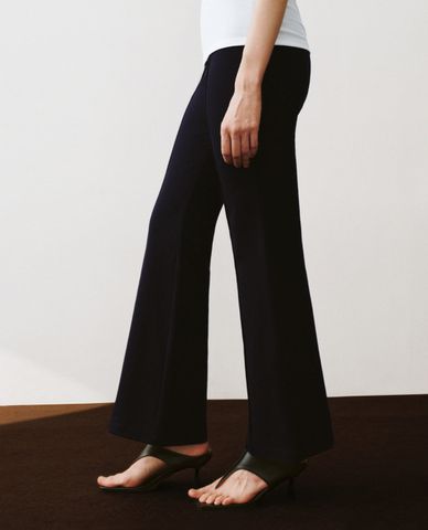  URBAN REVIVO - Quần nữ ống loe lưng cao tôn dáng 