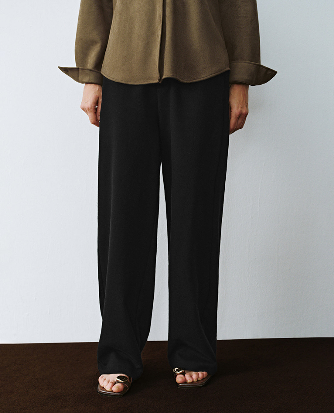 URBAN REVIVO - Quần nữ ống rộng lưng thun trẻ trung Elastic