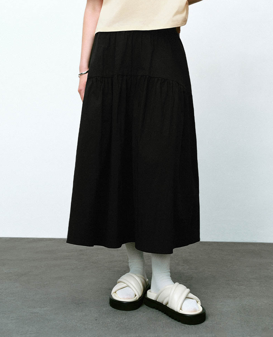 URBAN REVIVO - Chân váy xếp li midi lưng thun A-Line