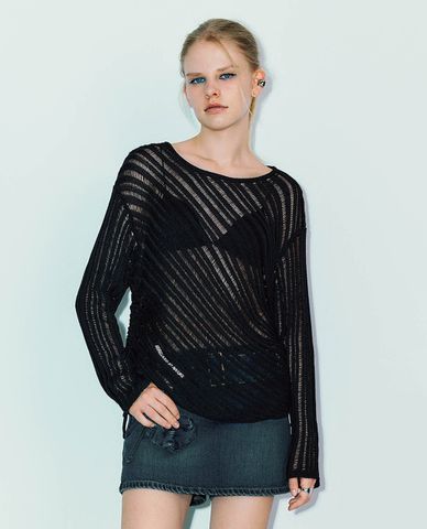  URBAN REVIVO - Áo dệt kim nữ cổ thuyền tay dài xuyên thấu 