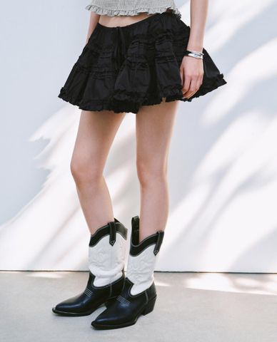  URBAN REVIVO - Chân váy xếp tầng mini Flared 