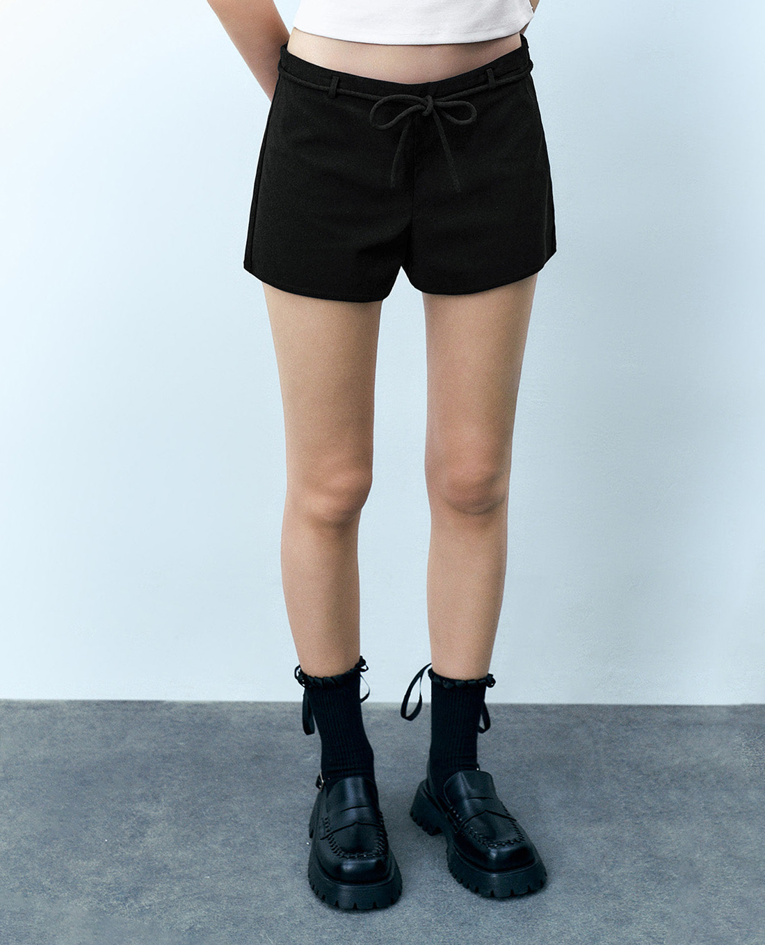 URBAN REVIVO - Quần short ngắn nữ phối nơ trẻ trung Regular