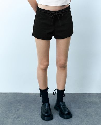  URBAN REVIVO - Quần short ngắn nữ phối nơ trẻ trung Regular 