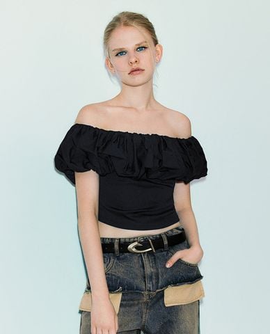  URBAN REVIVO - Áo trễ vai nữ phom croptop Ruffle 
