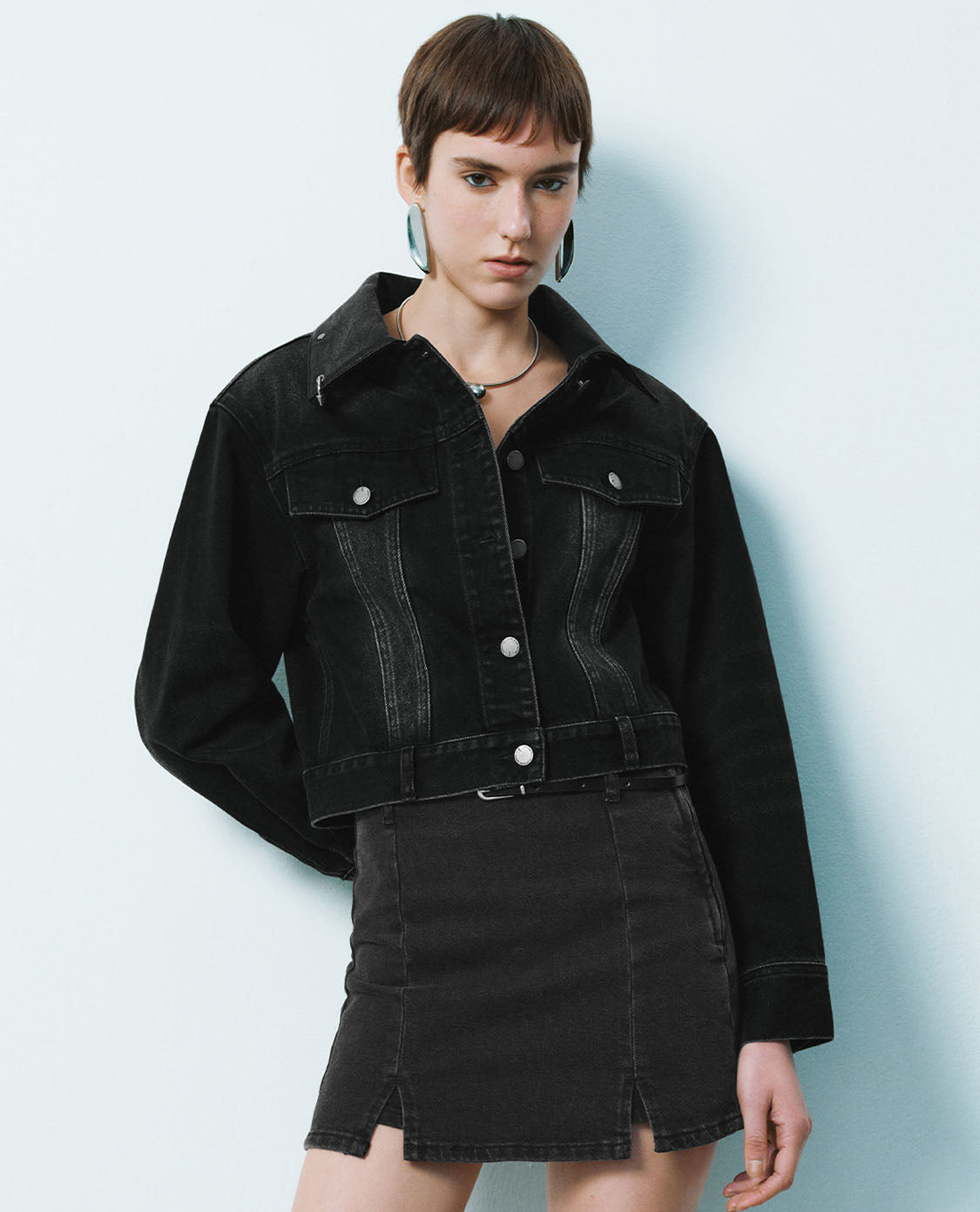 URBAN REVIVO - Áo khoác denim nữ tay dài cá tính