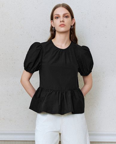  URBAN REVIVO - Áo kiểu nữ cổ tròn tay ngắn xếp li Skater 