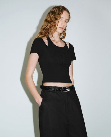  URBAN REVIVO - Áo croptop nữ cổ yếm 2 trong 1 hiện đại 