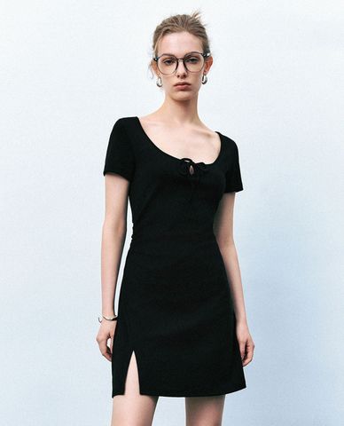  URBAN REVIVO - Đầm mini phom suông cổ chữ U phối nơ Tie Front 