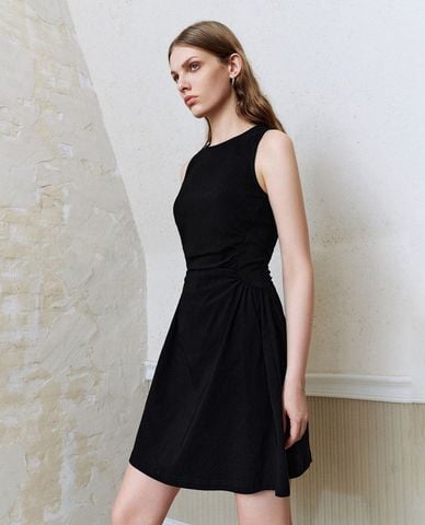  URBAN REVIVO - Đầm sát nách mini cổ tròn A-Line 