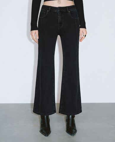  URBAN REVIVO - Quần jeans nữ ống loe hiện đại 