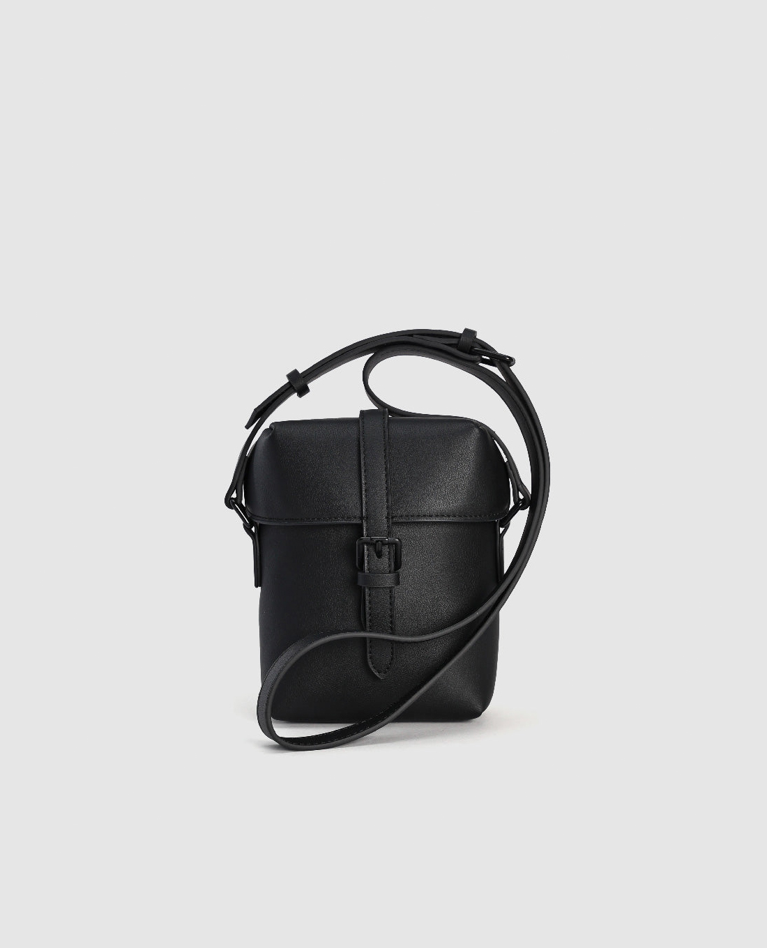 URBAN REVIVO - Túi đeo chéo nam hình hộp chữ nhật Buckled