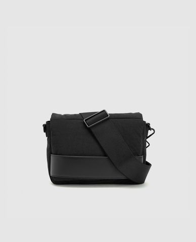  URBAN REVIVO - Túi đeo chéo nam phom chữ nhật hiện đại 