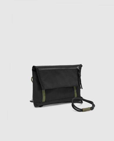  URBAN REVIVO - Túi đeo chéo nam phom chữ nhật nắp gập 