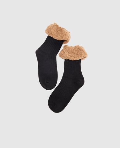  URBAN REVIVO - Vớ nữ cổ cao phối lông cá tính 