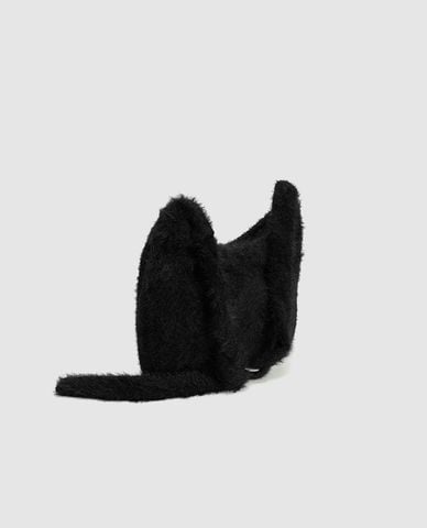  URBAN REVIVO - Túi đeo chéo nữ lông xù độc đáo 