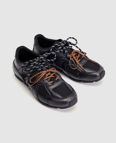  URBAN REVIVO - Giày sneakers nữ cổ thấp thời trang 