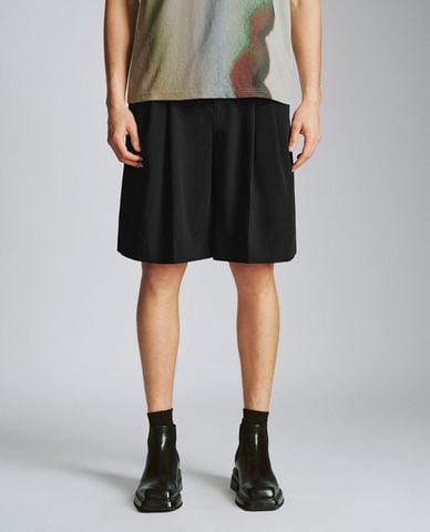  URBAN REVIVO - Quần short nam ngang gối phối thắt lưng 