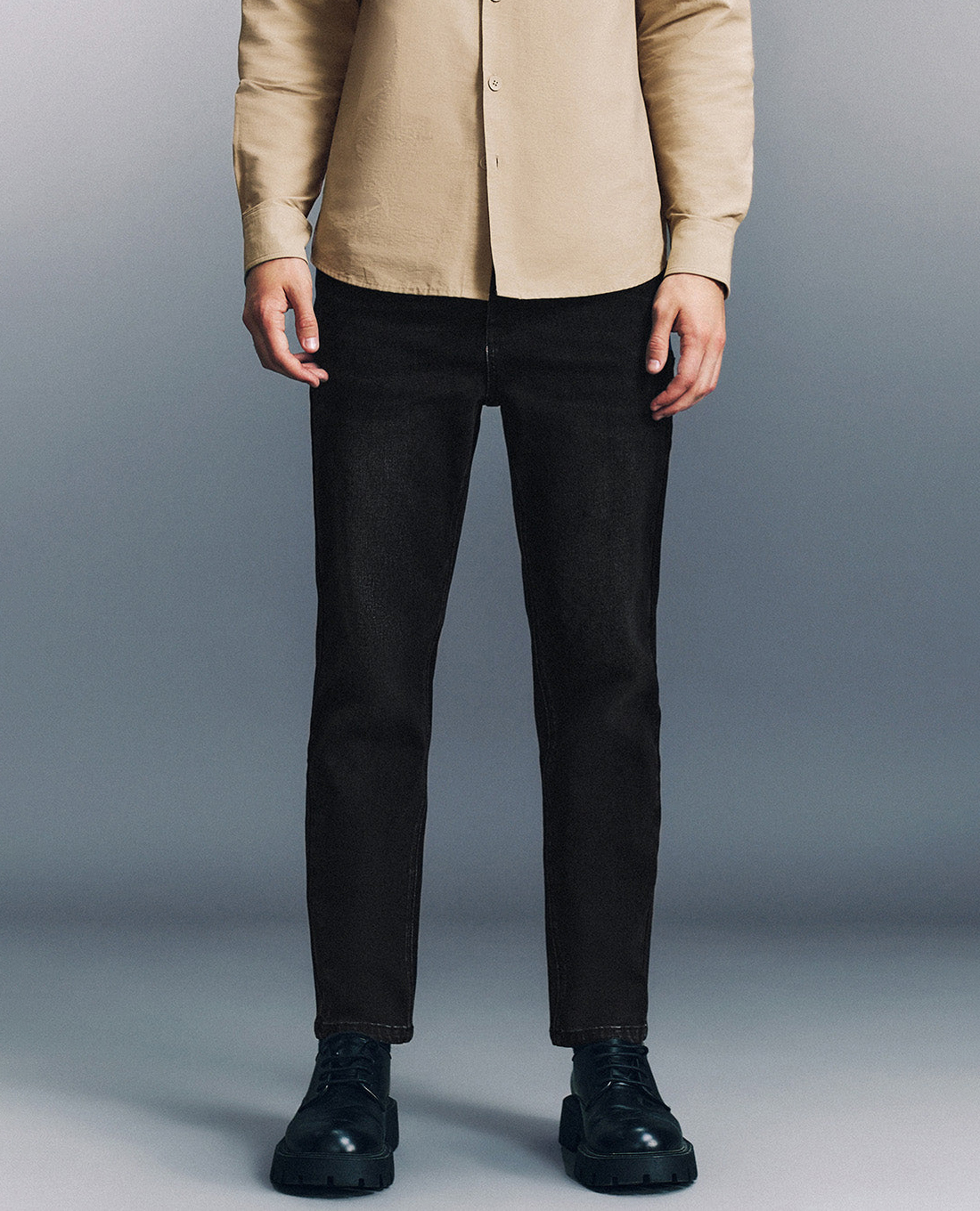 URBAN REVIVO - Quần jeans nam ống đứng hiện đại Regular