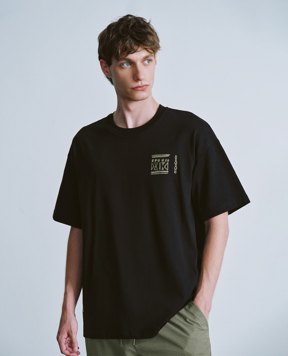 URBAN REVIVO - Áo thun nam cổ tròn tay ngắn Printed