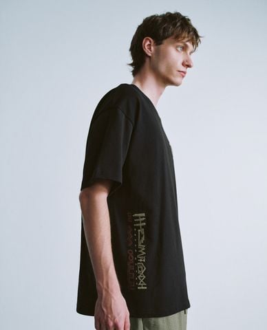  URBAN REVIVO - Áo thun nam cổ tròn tay ngắn Printed 