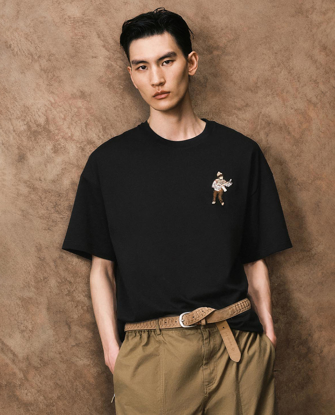 URBAN REVIVO - Áo thun nam cổ tròn tay ngắn năng động