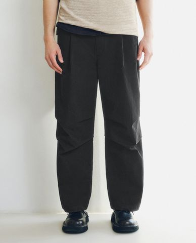  URBAN REVIVO - Quần nam ống rộng lưng thun 