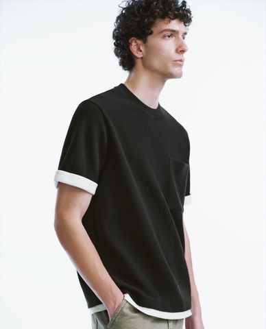  URBAN REVIVO - Áo thun nam cổ tròn tay ngắn phối túi Straight 