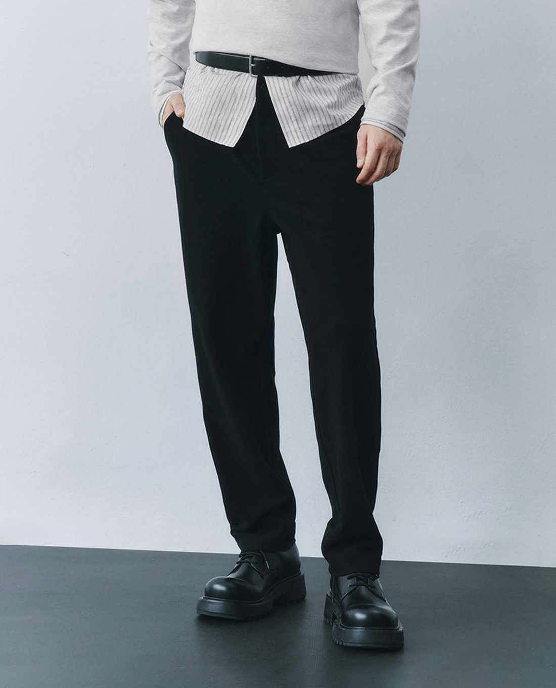 URBAN REVIVO - Quần nam ống đứng thanh lịch