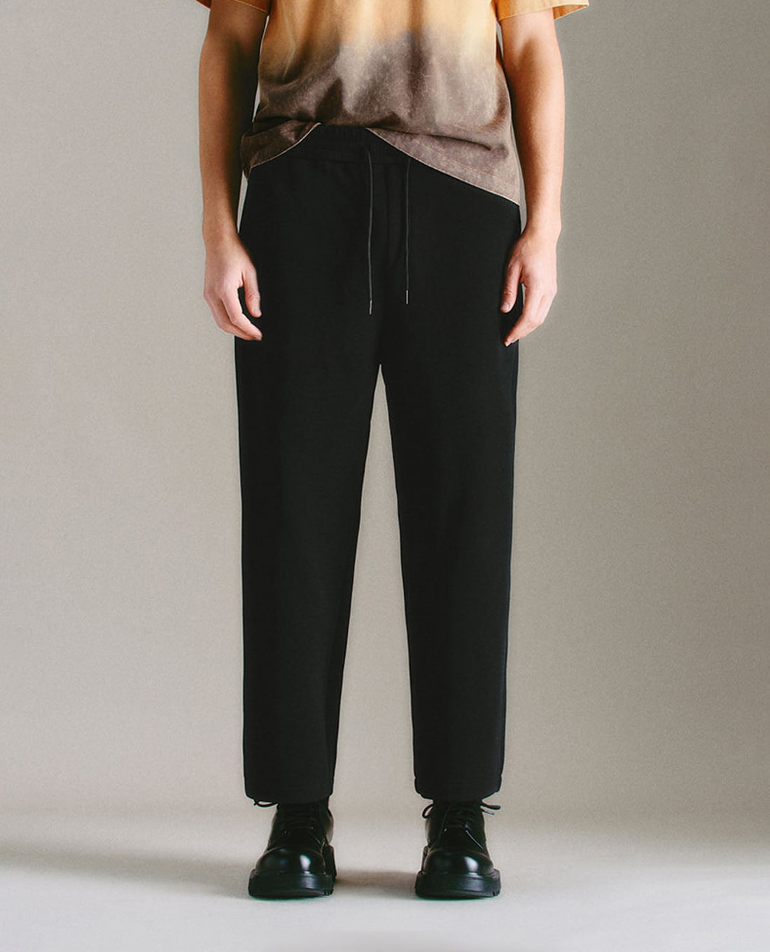 URBAN REVIVO - Quần nam ống rộng phối lưng thun