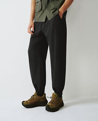  URBAN REVIVO - Quần jogger nam lưng thun phối dây rút 