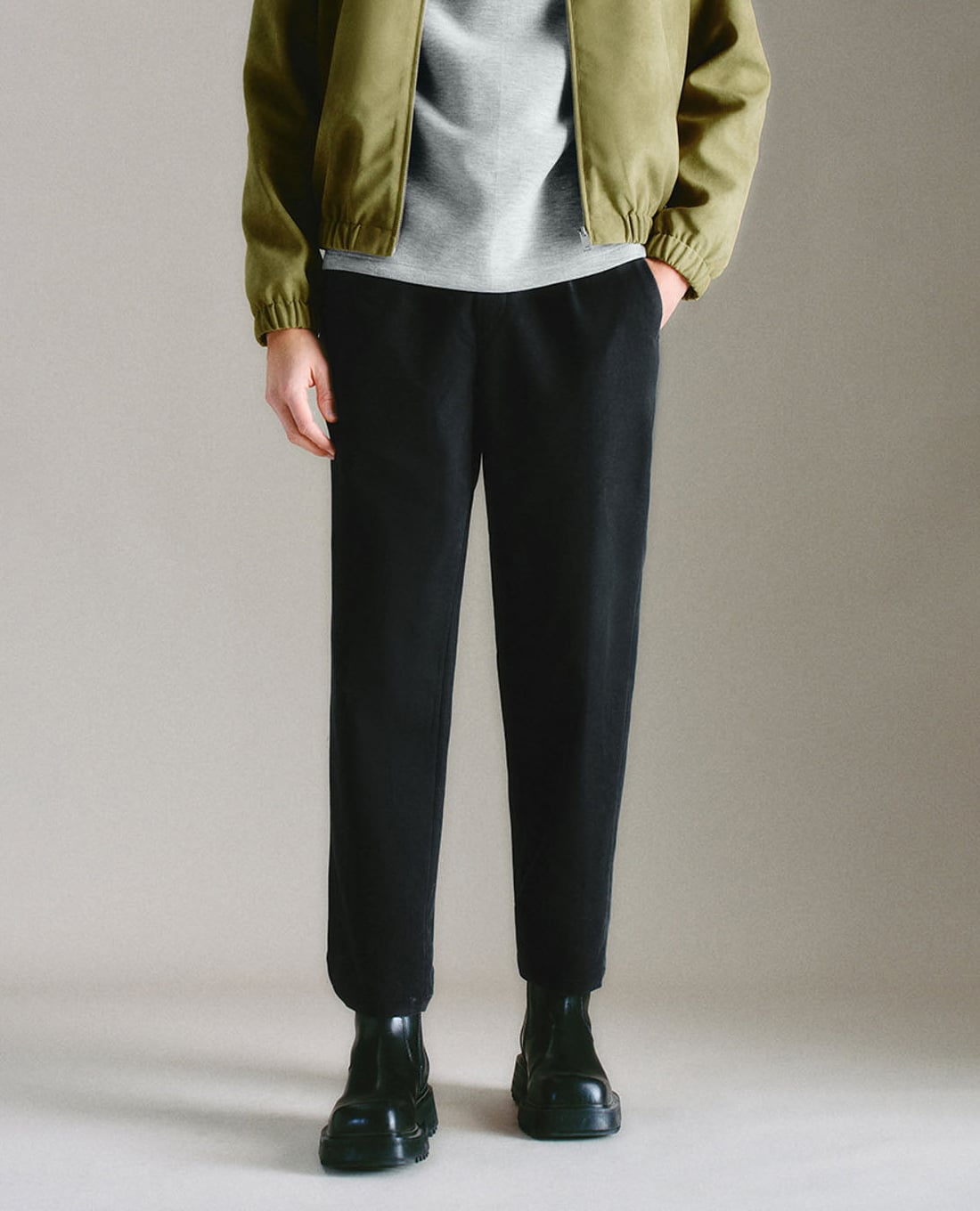 URBAN REVIVO - Quần nam ống đứng hiện đại