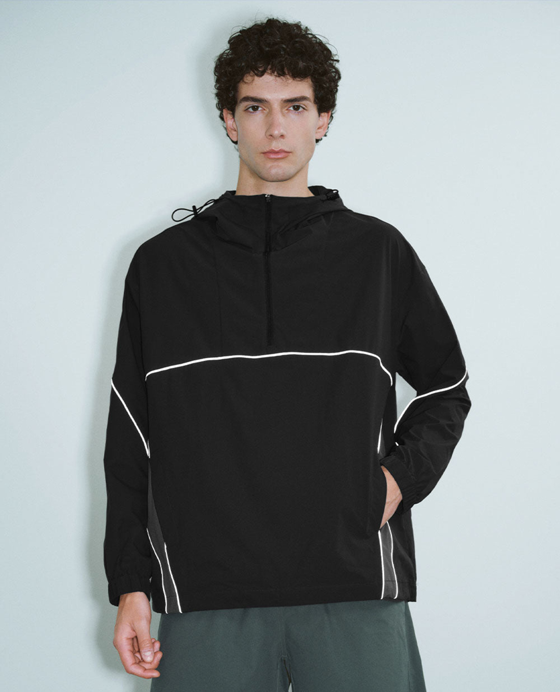 URBAN REVIVO - Áo khoác nam phối mũ Zip Half Placket