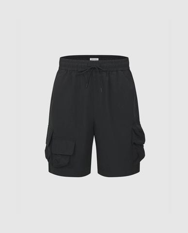  URBAN REVIVO - Quần short nam ống rộng phối túi hộp 